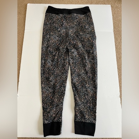 Athleta Trekkie North Size 2 Kinetic Abstract Black Pants - Picture 6 of 11